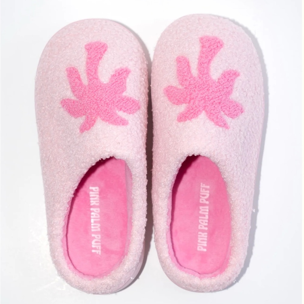 Pink Palm Puff Women's Pink Slippers Size S/M (6-7) NEW WITH TAGS